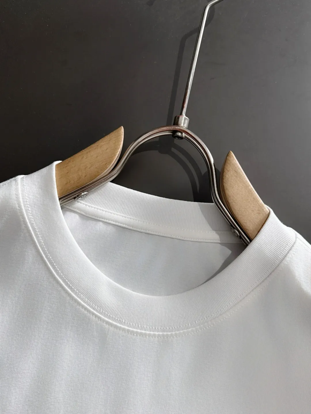 🅿️270 shipped next day Stone Island 2025 spring and summer new style (top quality, differentiated currency) launches double yarn pure cotton fabric short sleeves, early spring catwalk style, personalized and exclusive style, same style for men and women, using imported custom dyed fabrics, back collar chain bottom, fully shoulder-covering, no deformation or shrinkage when exposed to water, SIZE: M to 3XL